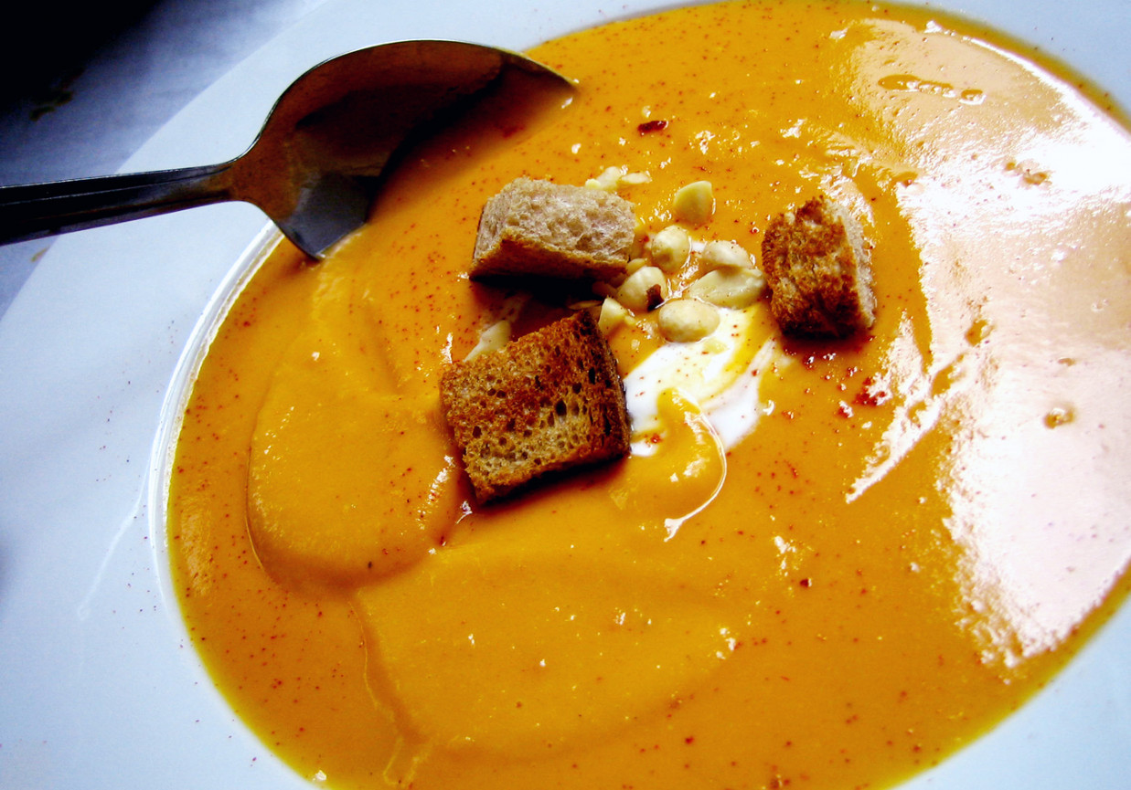 kokosowa zupa krem z batatów na ostro foto