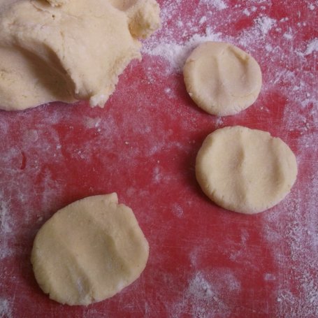 Krok 2 - Kokosowe ciasteczka z mąki krupczatki. foto