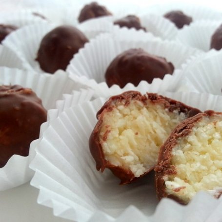 Krok 4 - Kokosowe kulki w czekoladzie foto