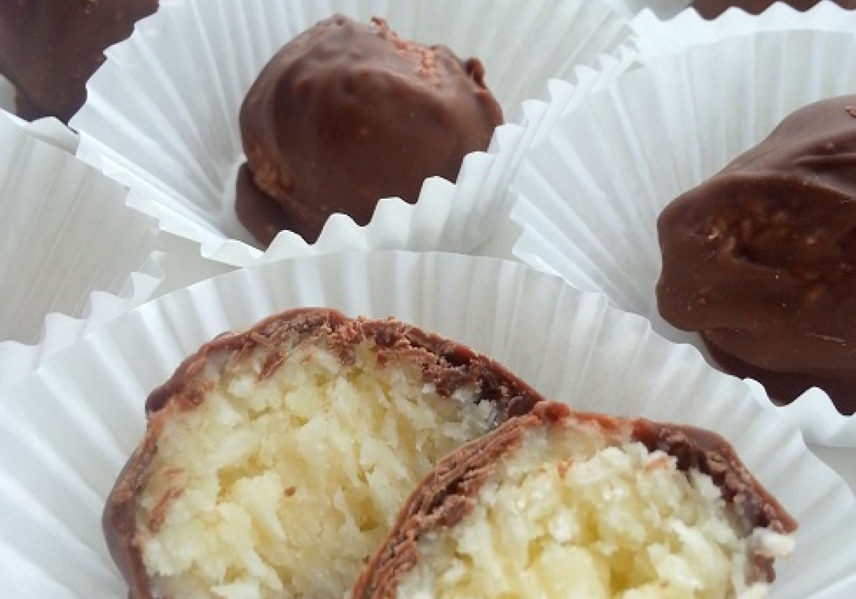 Kokosowe kulki w czekoladzie foto
