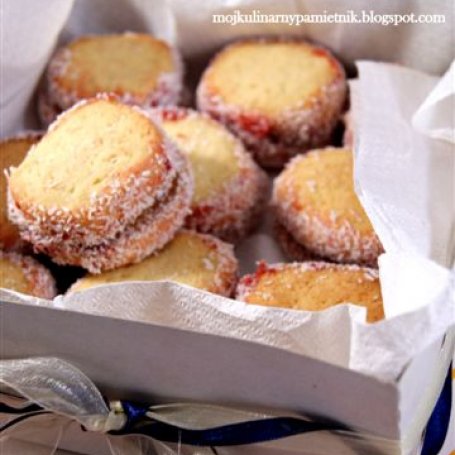 Krok 4 - Kokosowe maślane ciasteczka przekładane dżemem i pianką marshmallow foto