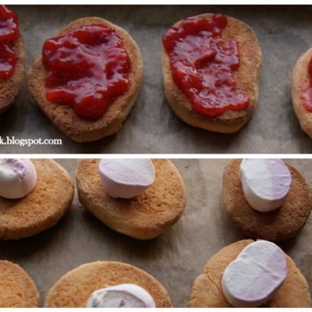 Krok 2 - Kokosowe maślane ciasteczka przekładane dżemem i pianką marshmallow foto