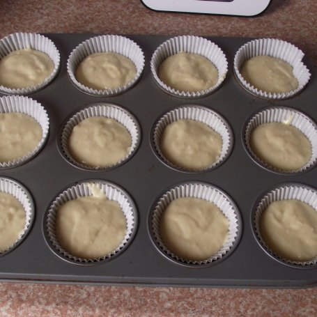Krok 4 - Kokosowe muffiny wieloowocowe foto