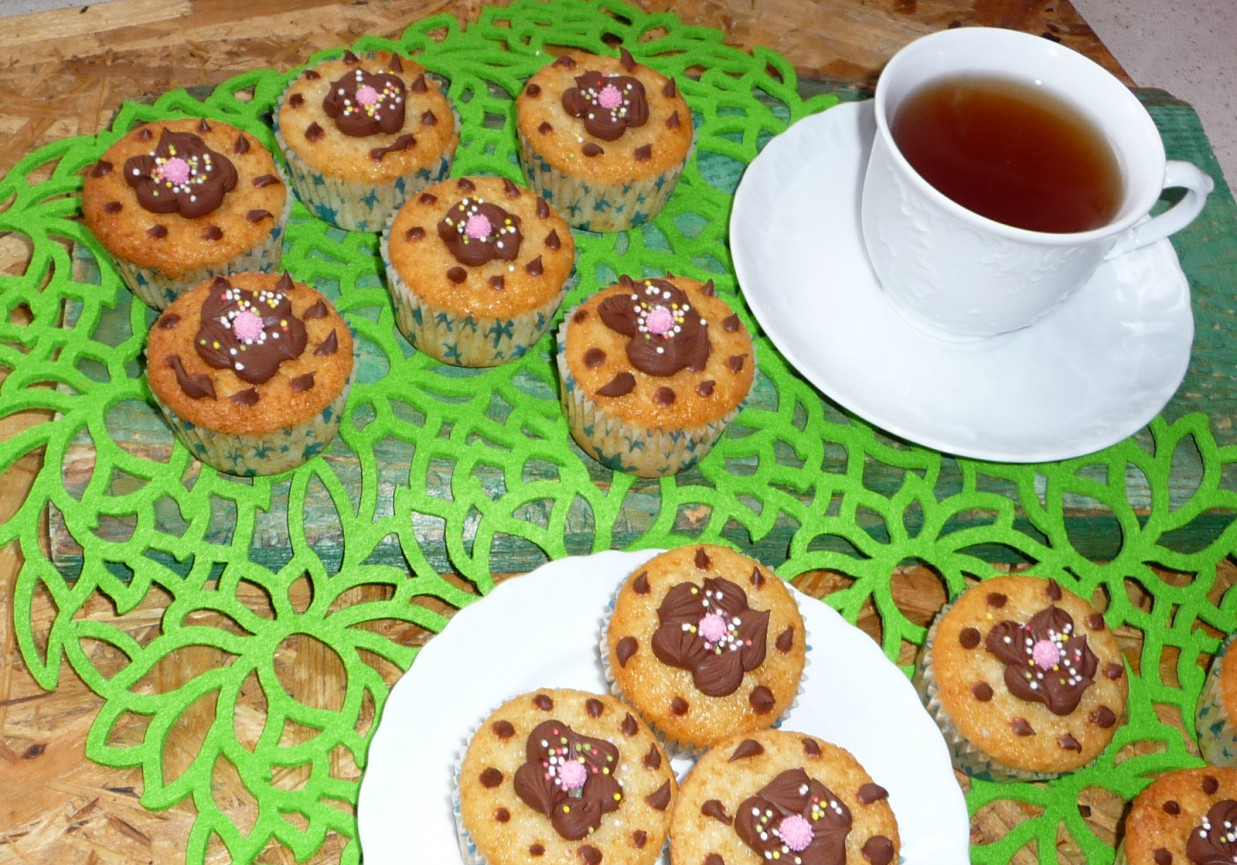 Kokosowe muffiny z kremem czekoladowym foto