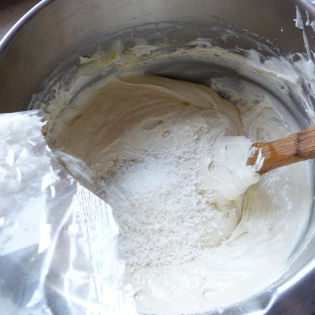 Krok 4 - Kokosowe muffiny z kremem czekoladowym foto