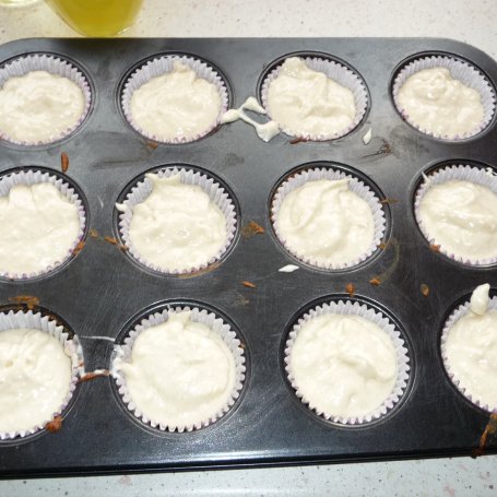 Krok 5 - Kokosowe muffiny z kremem czekoladowym foto