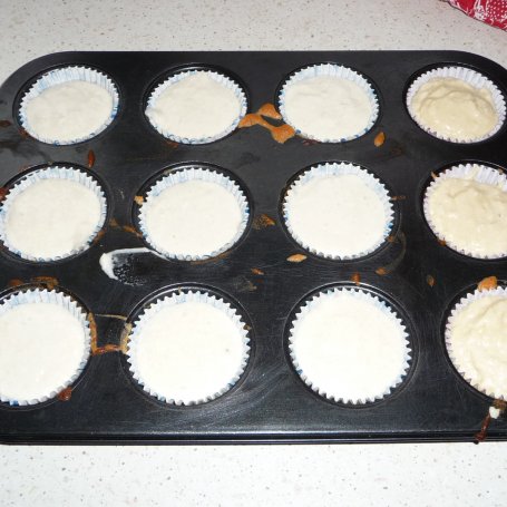 Krok 4 - Kokosowe muffiny z posypką bezową foto