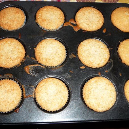 Krok 5 - Kokosowe muffiny z posypką bezową foto