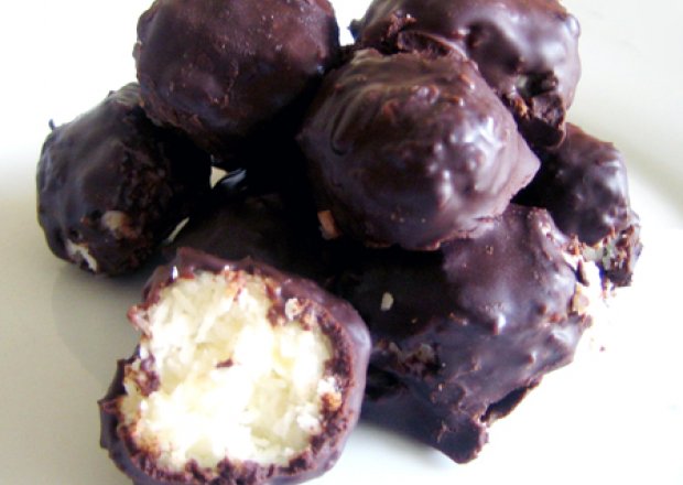 Fotografia przedstawiająca kokosowe słodkości