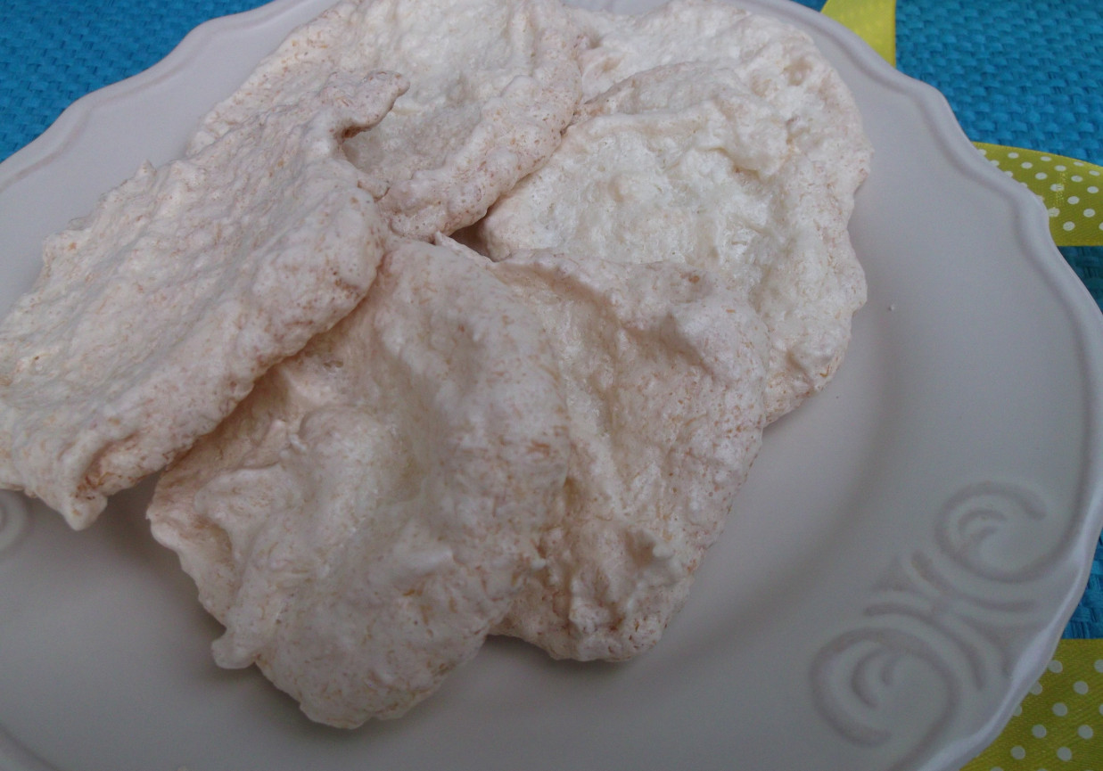 Kokosowo -  bezowe ciasteczka. foto