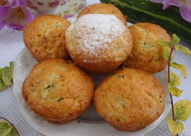 Fotografia przedstawiająca Kokosowo- cukiniowe muffinki bez jajek