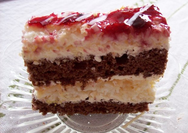 Fotografia przedstawiająca Kokosowo- czekoladowe ciasto