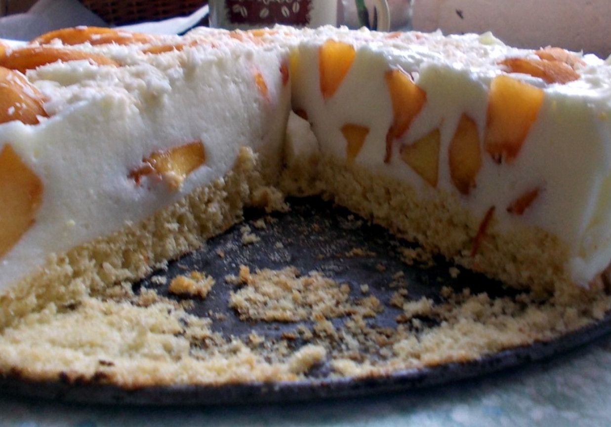 Kokosowy tort z brzoskwiniami foto