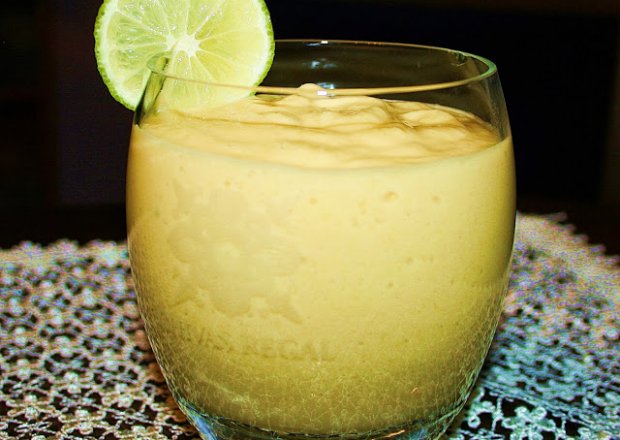 Fotografia przedstawiająca Koktajl - ananas mango mleczko kokosowe