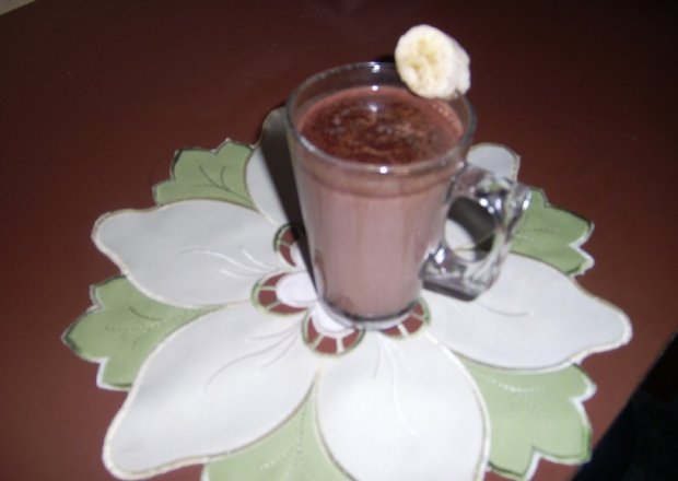 Fotografia przedstawiająca Koktajl bananowo- kakaowy