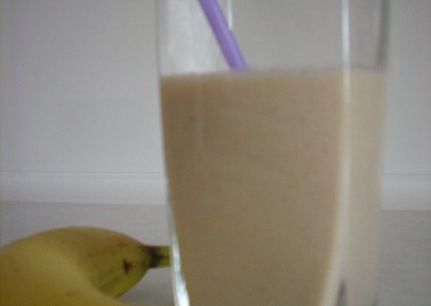 Fotografia przedstawiająca Koktajl bananowo-jabłkowy