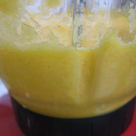 Krok 3 - Koktajl bananowo-pomarańczowy z jogurtem foto