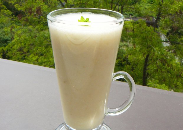 Fotografia przedstawiająca Koktajl bananowy na mleku kokosowym
