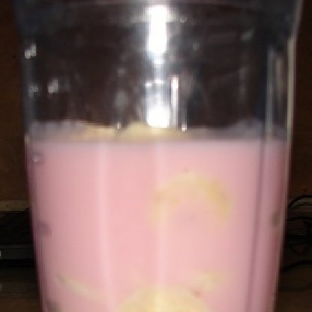 Krok 3 - Koktajl bananowy z jogurtem i mlekiem foto