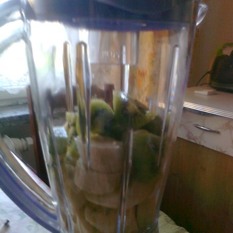 Krok 2 - Koktajl bananowy z kiwi foto