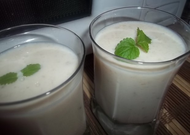 Fotografia przedstawiająca Koktajl gruszkowo-jogurtowy