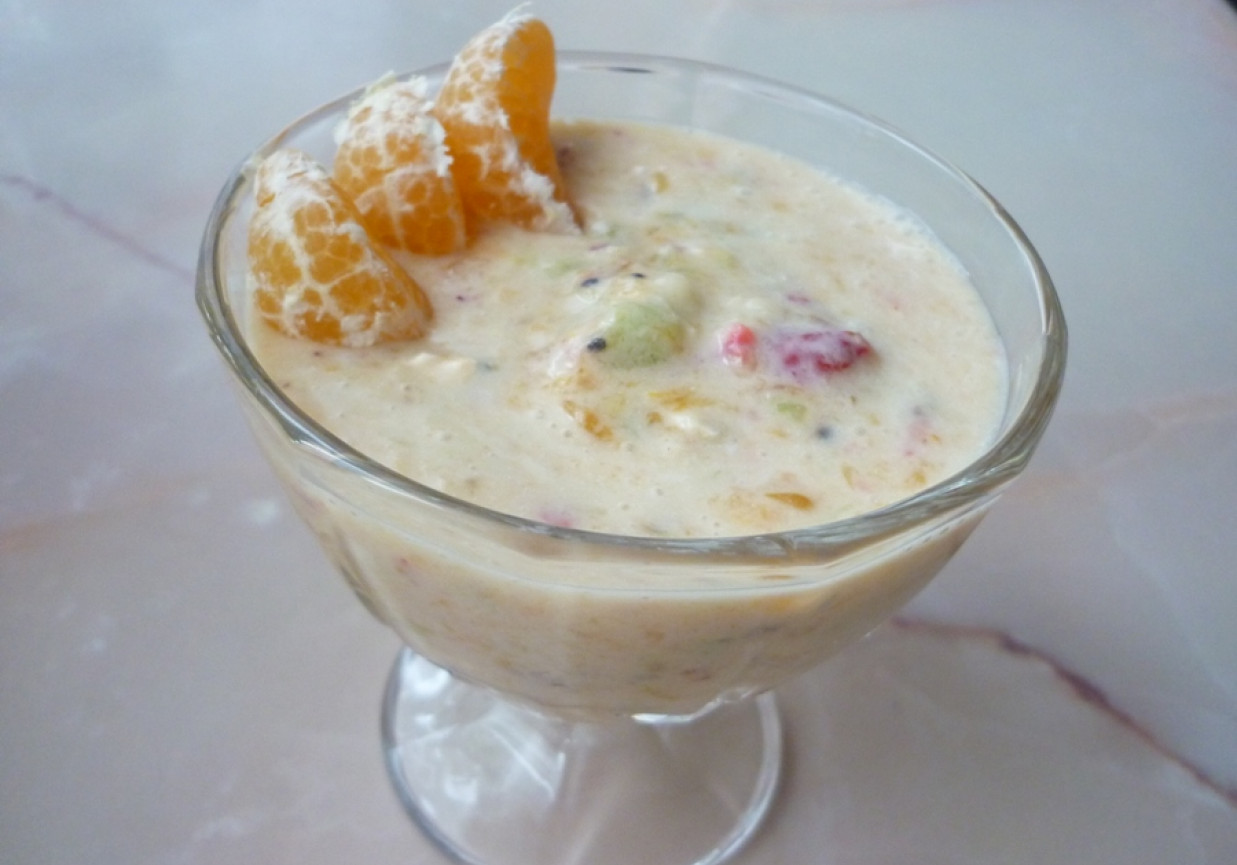 Koktajl jogurtowo-owocowy z likierem foto