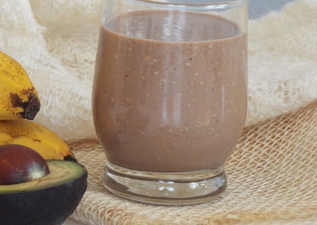 Fotografia przedstawiająca Koktajl kakaowy z awokado