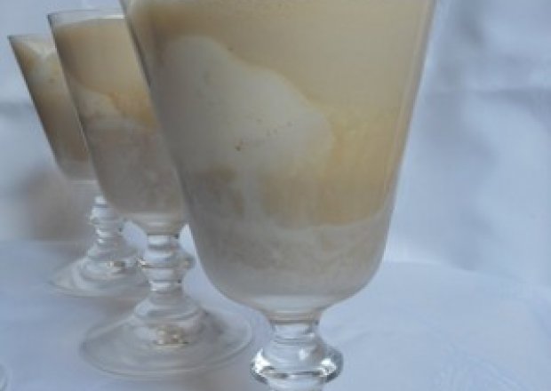 Fotografia przedstawiająca koktajl kawowo- lodowy