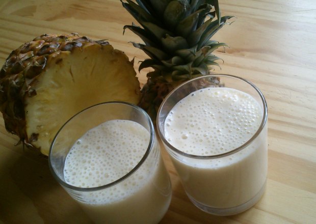 Fotografia przedstawiająca Koktajl kokosowo - ananasowy