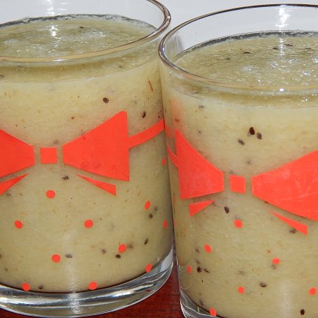 Krok 5 - Koktajl kokosowy z miodem, bananem i kiwi foto