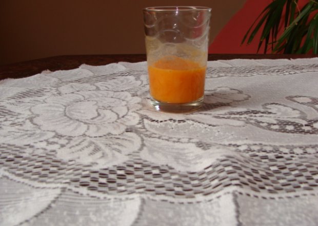 Fotografia przedstawiająca koktajl marchewkowy