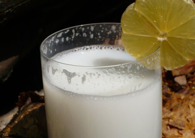Fotografia przedstawiająca Koktajl mleczno- cytrynowy