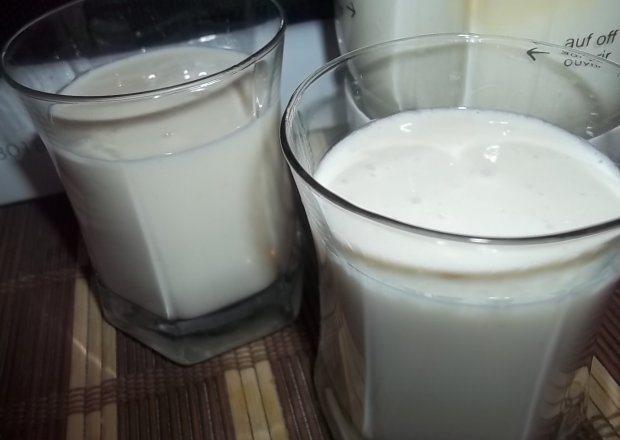 Fotografia przedstawiająca Koktajl mleczno-jogurtowy