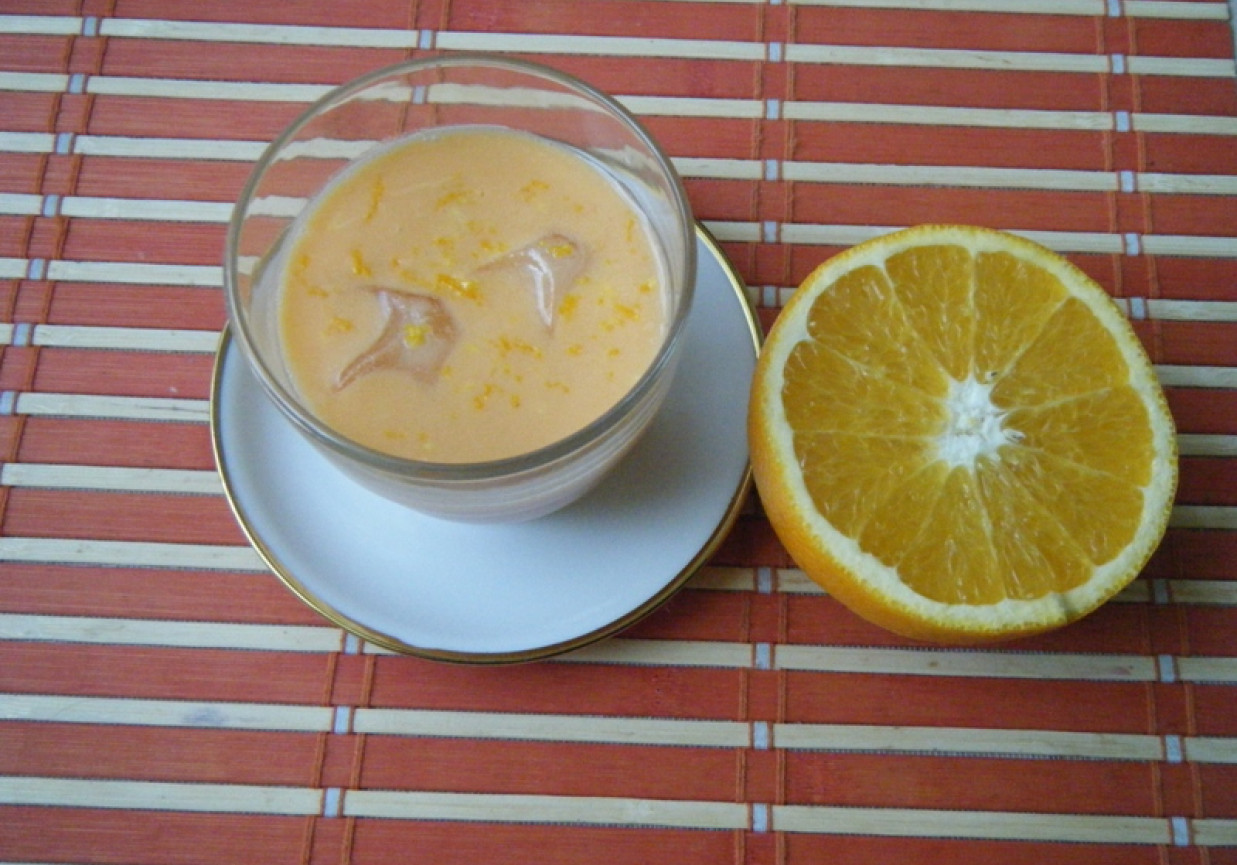 Koktajl mleczno-pomarańczowy foto