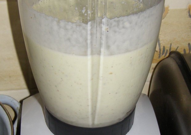 Fotografia przedstawiająca koktajl mleczny bez cukru z kiwi...