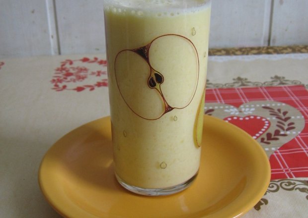 Fotografia przedstawiająca Koktajl mleczny z mango