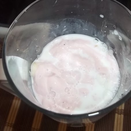 Krok 3 - Koktajl owocowo-jogurtowy foto