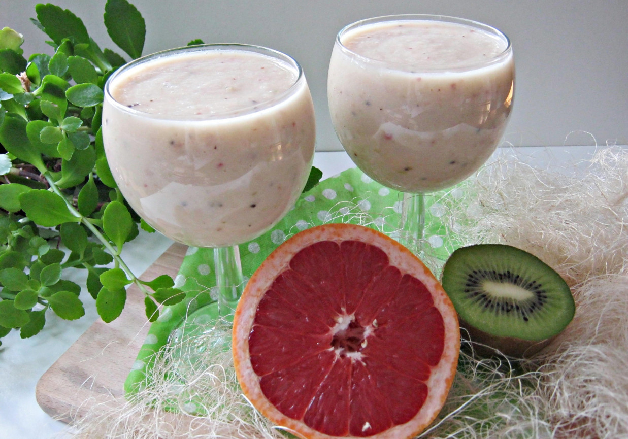 Według Natalii Idealny Koktajl Owocowy Składa Się Ze Zmiksowanych Owoców Koktajl owocowy z grejpfrutem i kiwi - DoradcaSmaku.pl