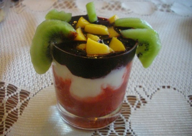 Fotografia przedstawiająca koktajl owocowy