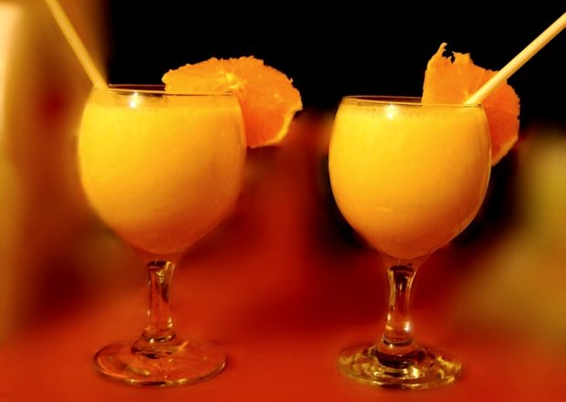 Fotografia przedstawiająca koktajl pomarańczowy