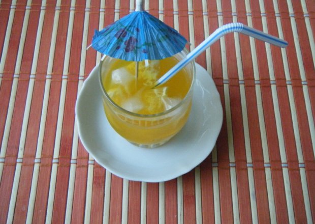 Fotografia przedstawiająca Koktajl pomarańczowy