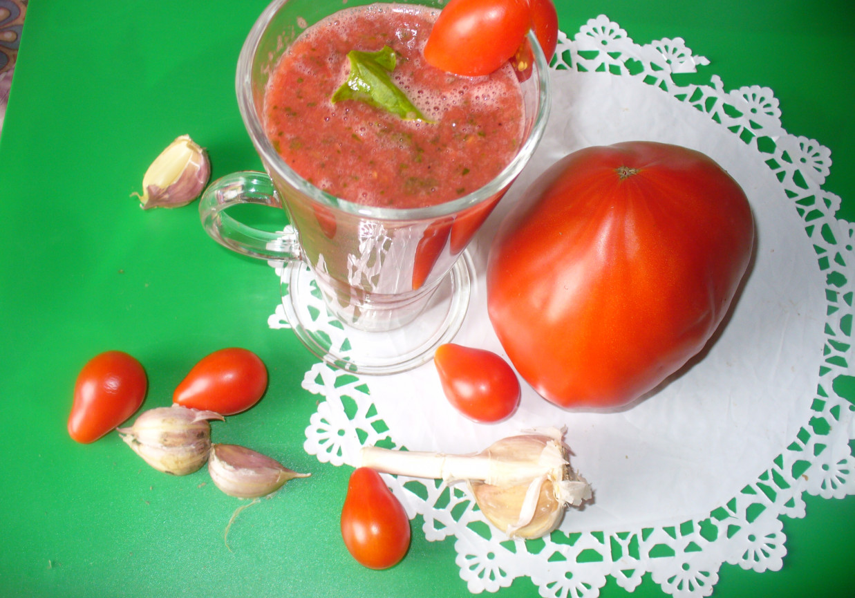 Koktajl pomidorowy  ze szpinakiem  foto