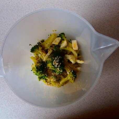Krok 1 - Koktajl z brokuła z czosnkiem i suszoną cebulą. foto