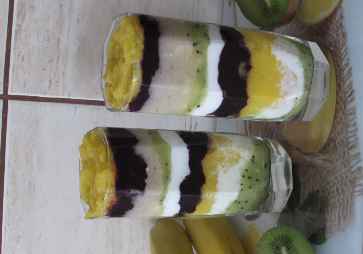 Koktajl z kiwi i mango foto