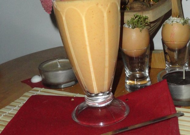 Fotografia przedstawiająca Koktajl z mango i marchewki