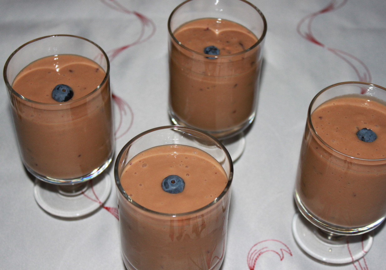 Koktajl z morelami i śliwkami foto