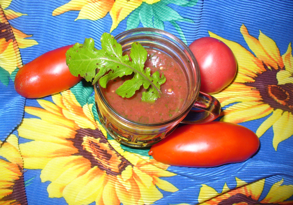 Koktajl z ostropestem , pomidorem i rukolą  foto