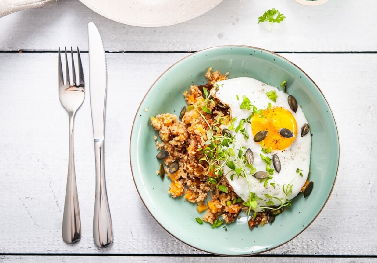 Kolacja: Komosa ryżowa z dynią, suszonymi pomidorami i jajkiem foto