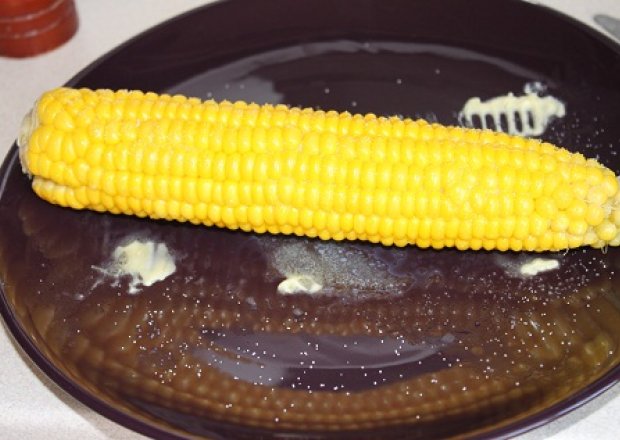 Fotografia przedstawiająca Kolba kukurydzy z parowaru