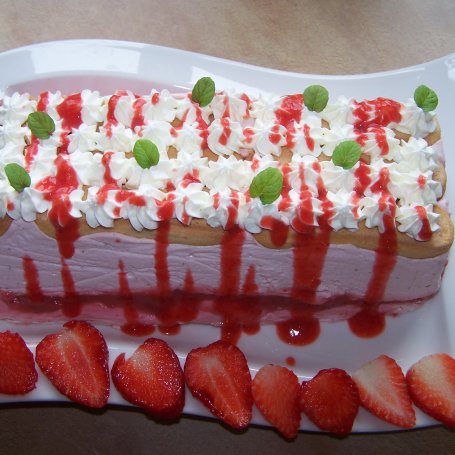 Krok 18 - Kolejna propozycja z truskawkami, czyli keksówkowy sernik:) foto